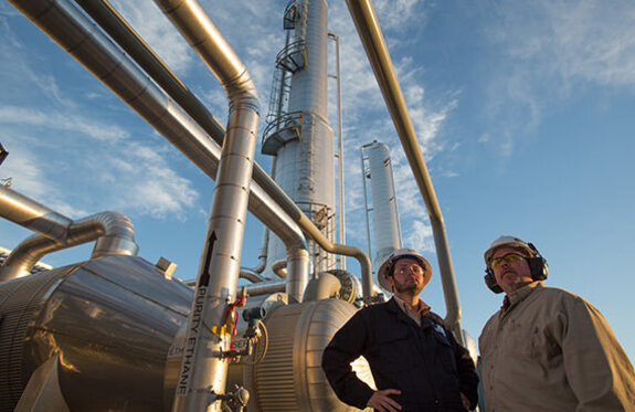 In midstream gas processing, dehydration helps reduce and remove water content, oil and other contaminants to create dry gas. 